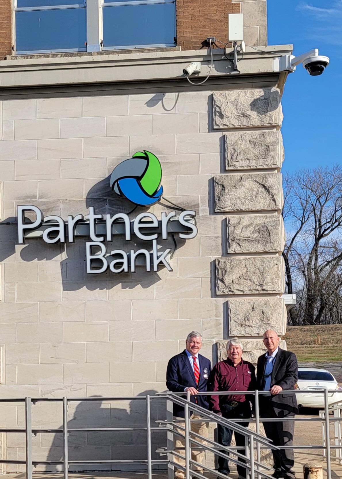  L to R: Vance St.Columbia, President/CEO of Partners Bank; PM Ron Dowda; Kevin Smith, Mayor of Helena, AR. 